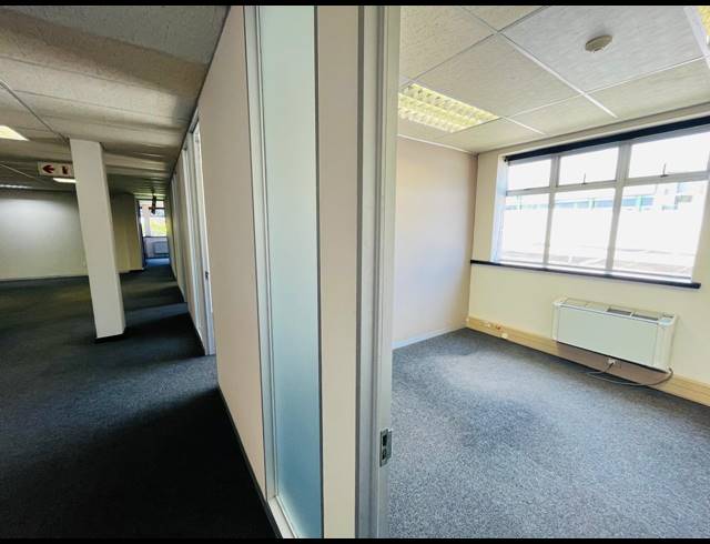 1,300M² OFFICE TO LET IN RANDJESPARK
